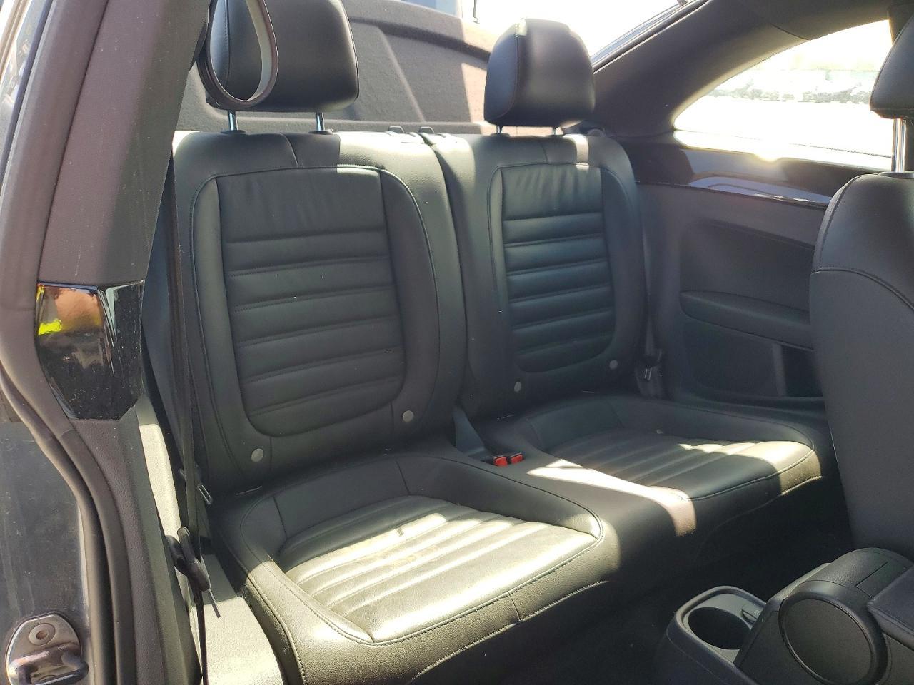 2012 VOLKSWAGEN Beetle