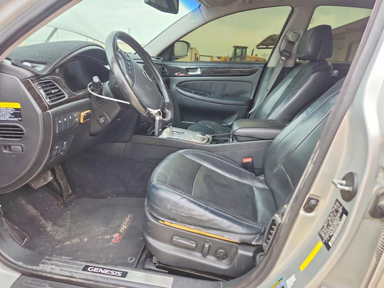 2013 HYUNDAI GENESIS