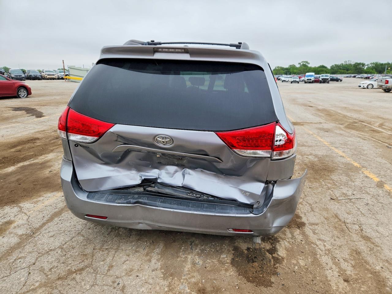2013 TOYOTA SIENNA