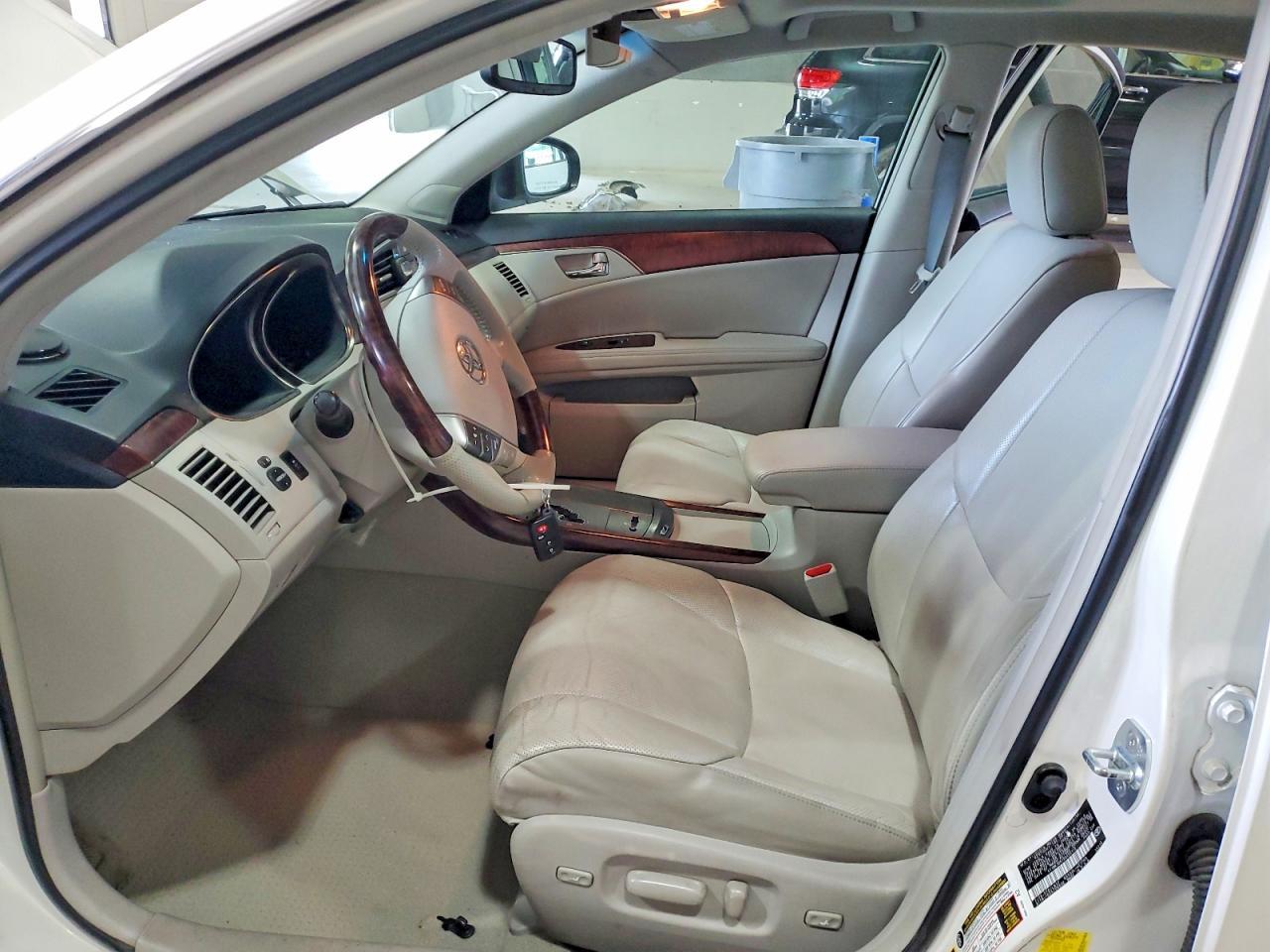 2011 TOYOTA Avalon