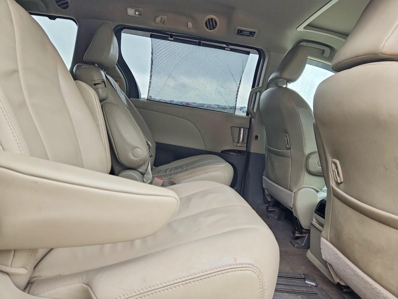 2013 TOYOTA SIENNA