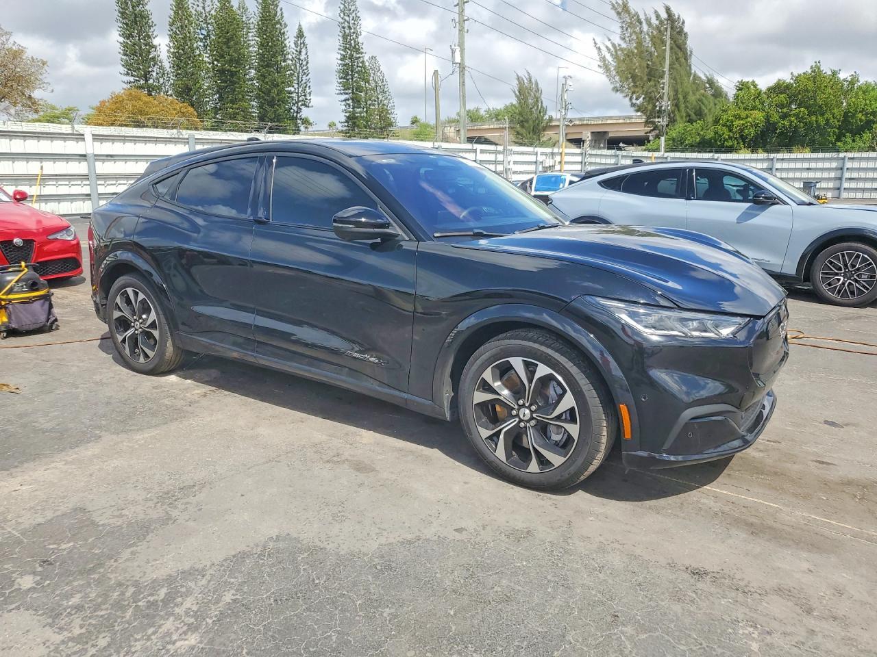 2021 FORD Mustang Mach-E