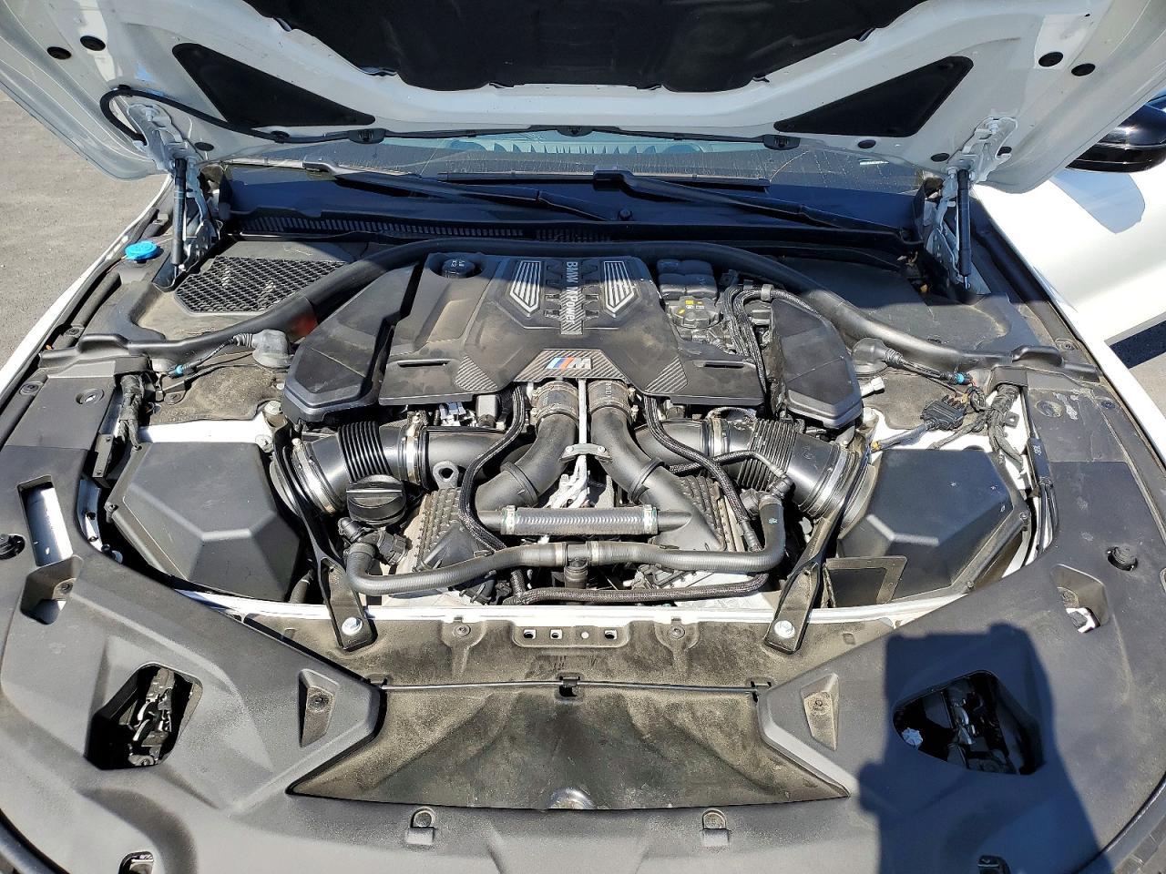 2024 BMW M8