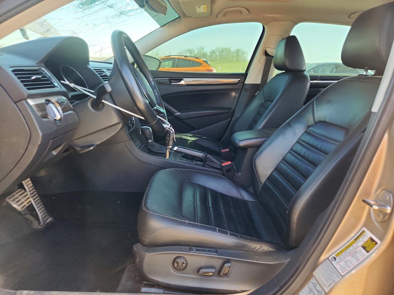 2016 VOLKSWAGEN Passat