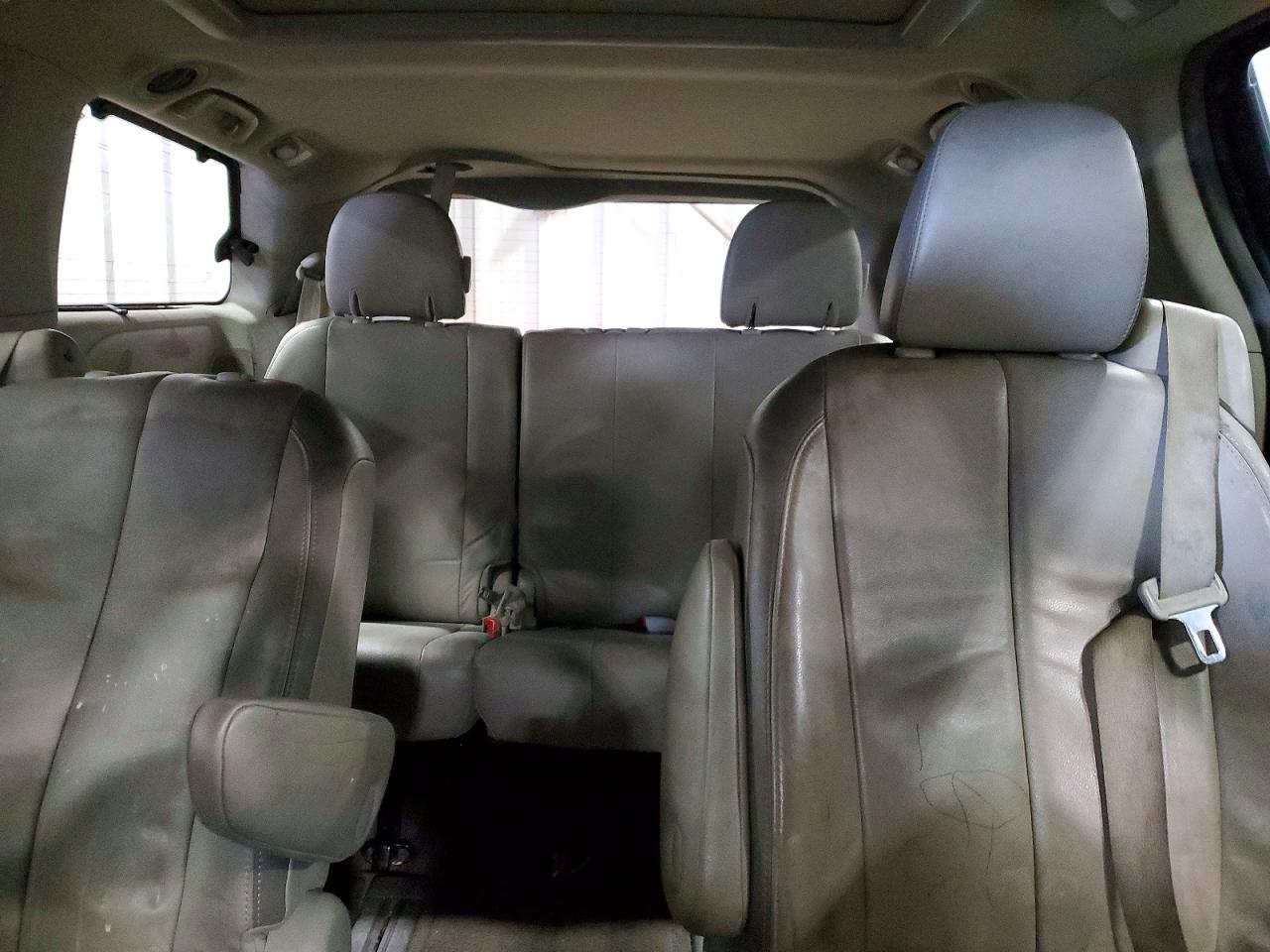 2013 TOYOTA SIENNA