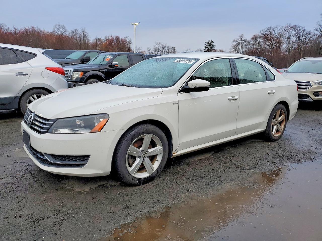 2014 VOLKSWAGEN Passat