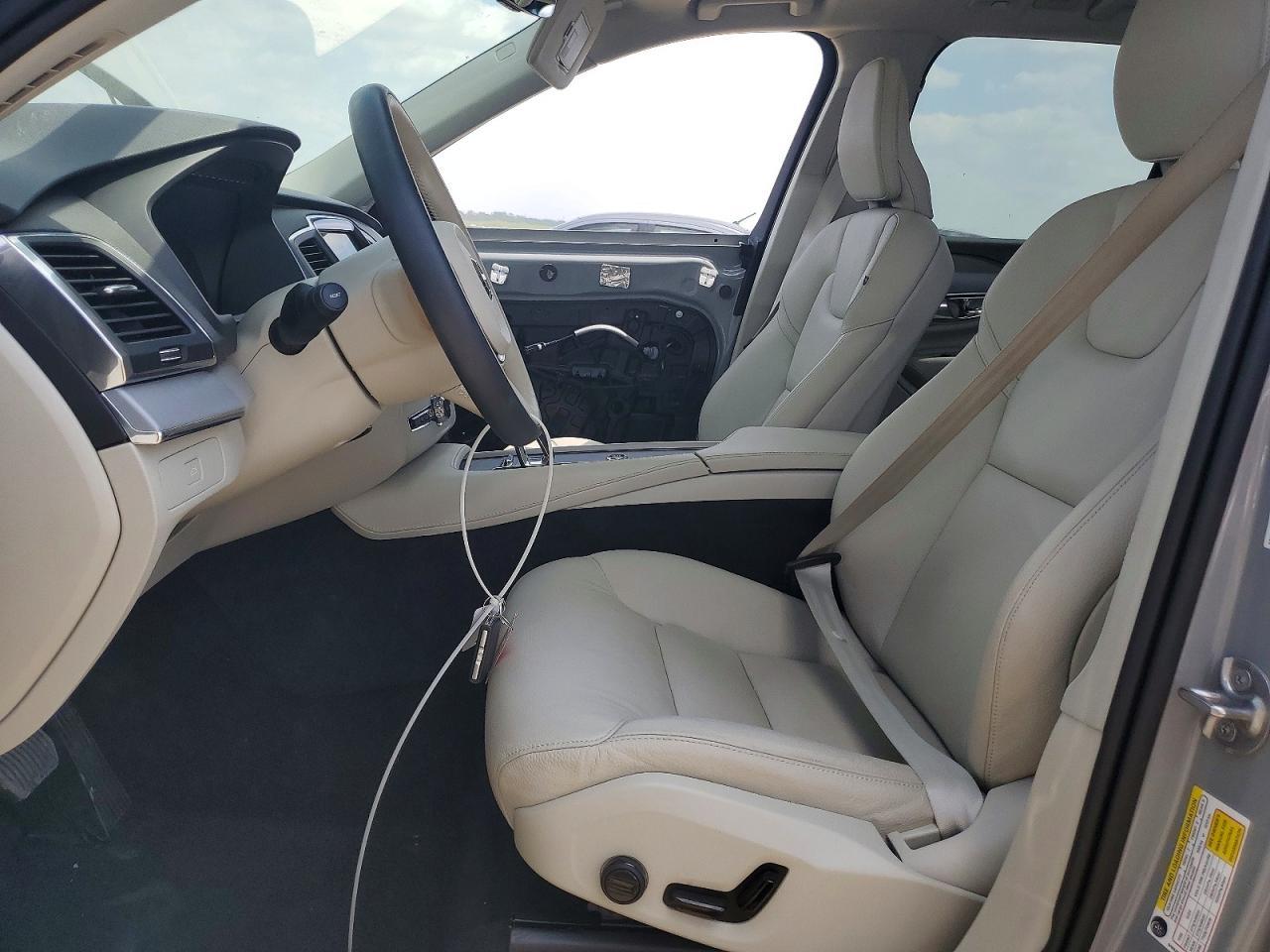 2025 VOLVO XC90