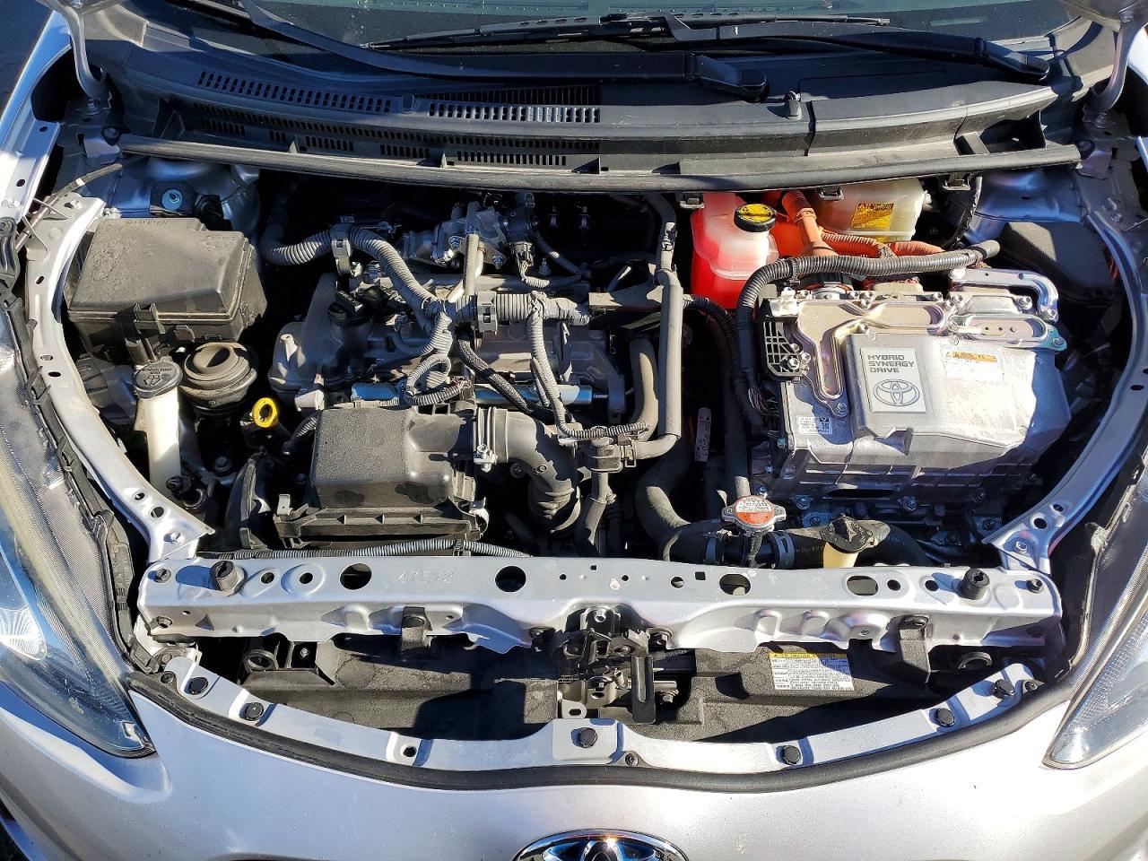 2016 TOYOTA Prius c