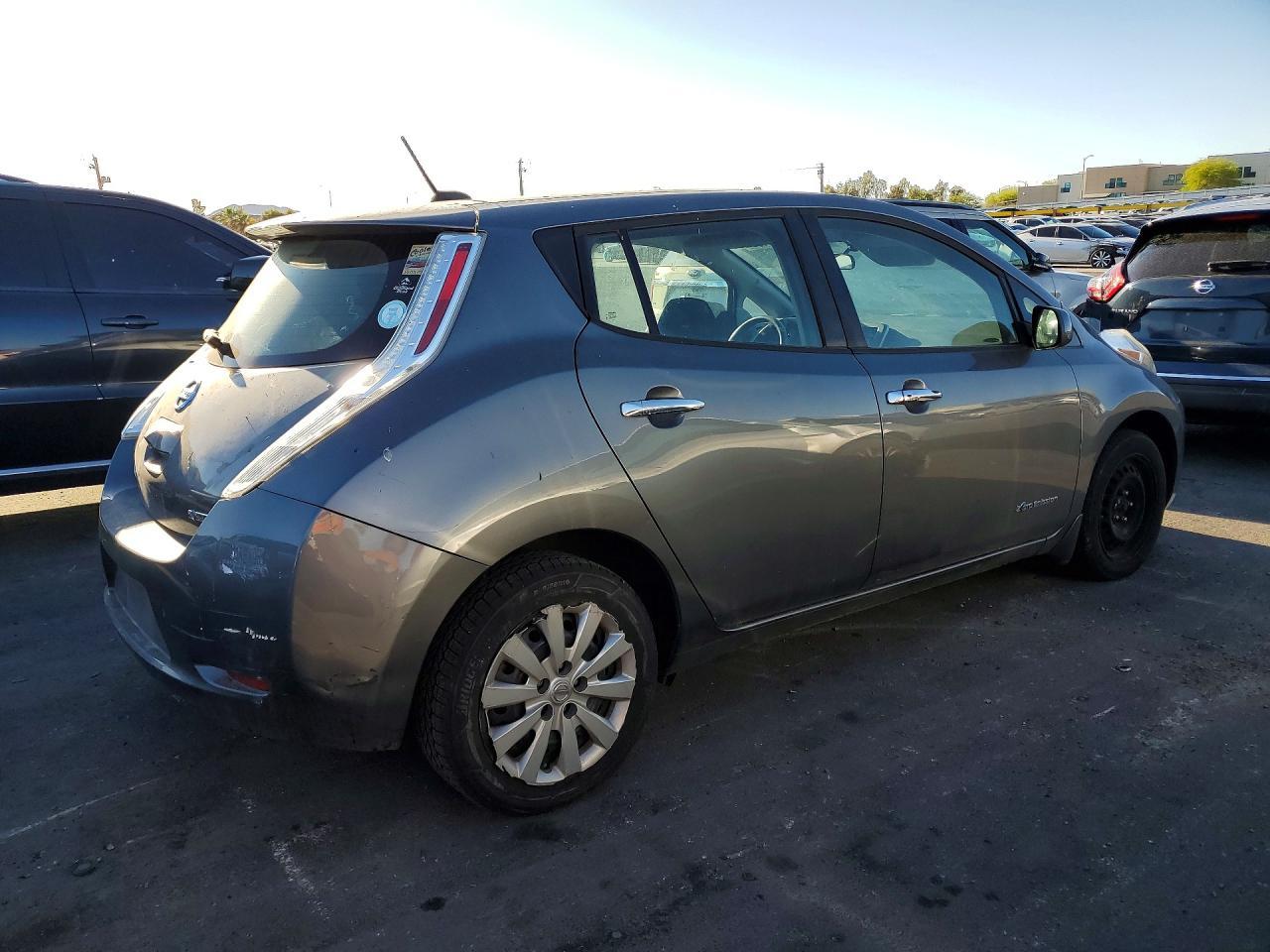 2016 NISSAN LEAF