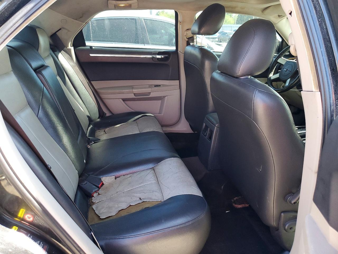 2005 CHRYSLER 300