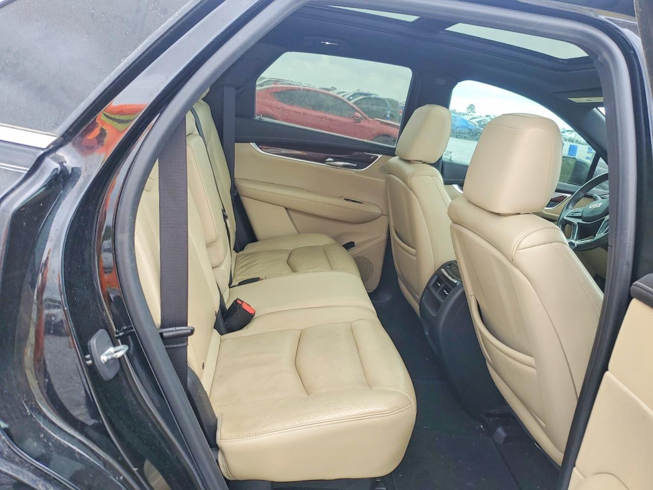 2017 CADILLAC XT5