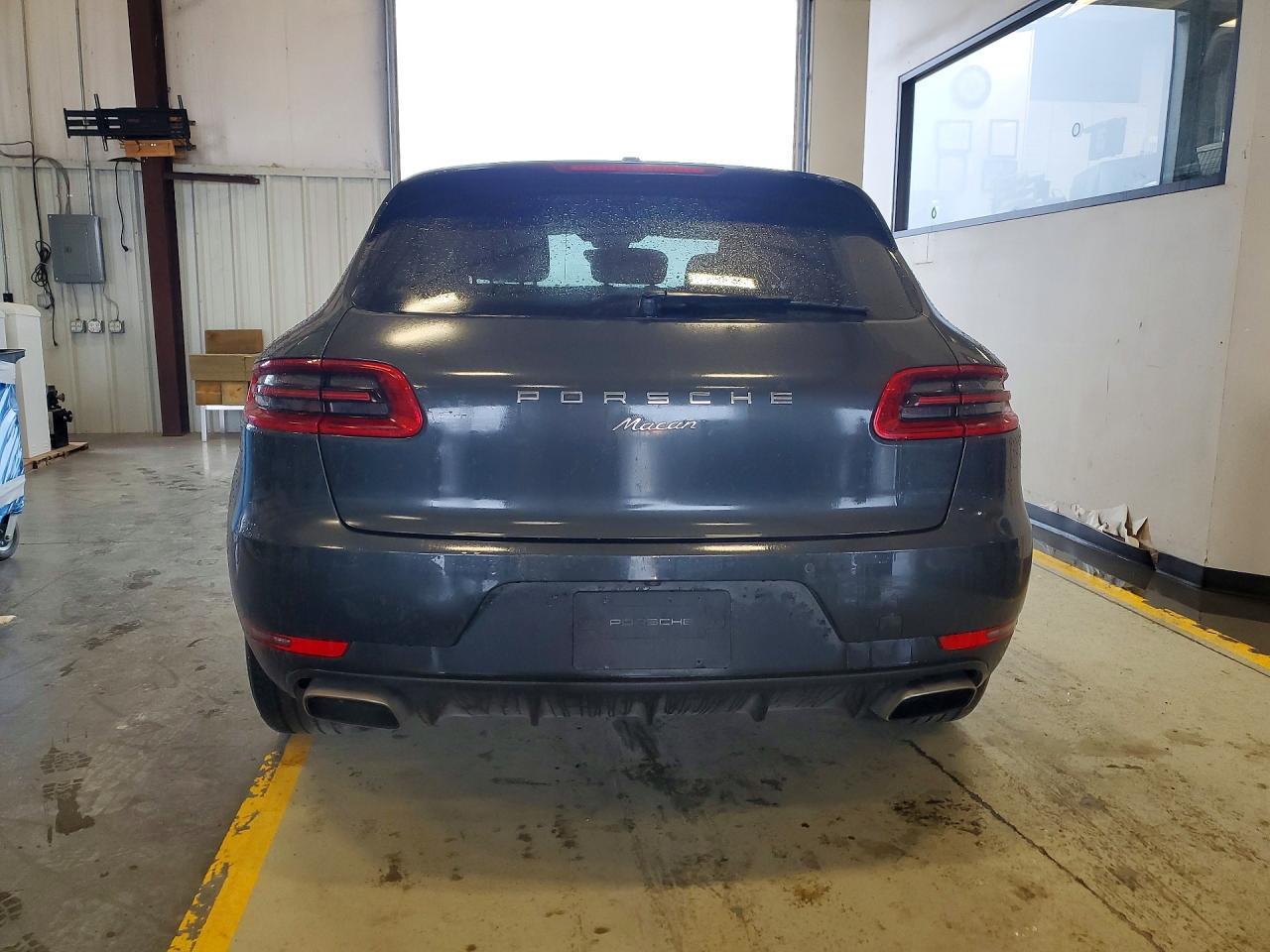 2018 PORSCHE Macan
