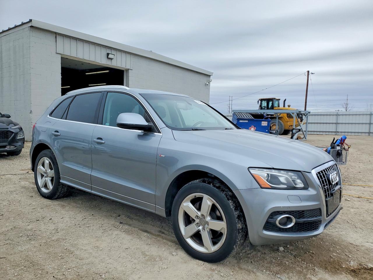 2011 AUDI Q5