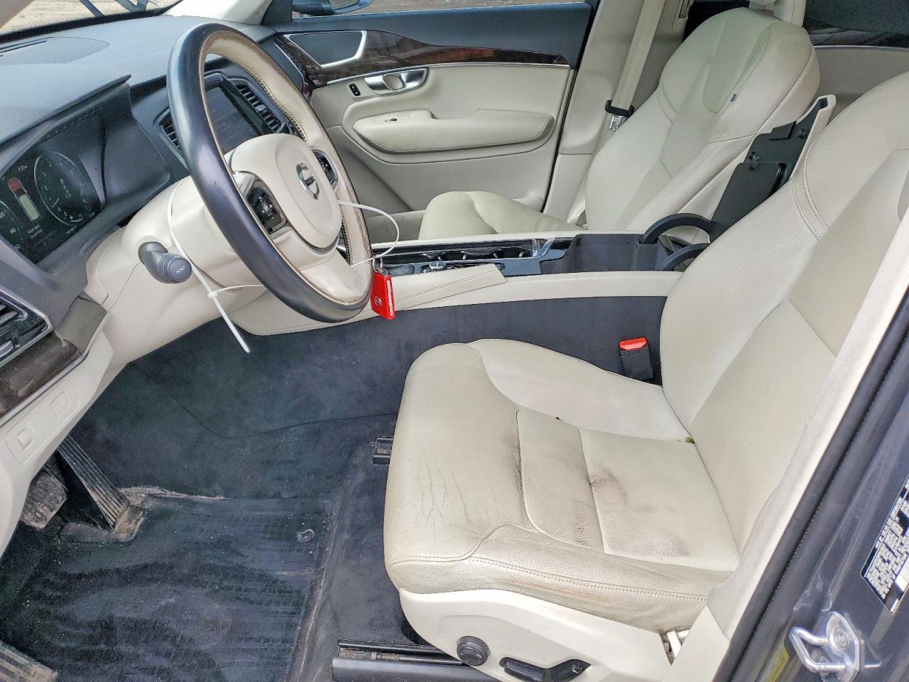 2017 VOLVO XC90