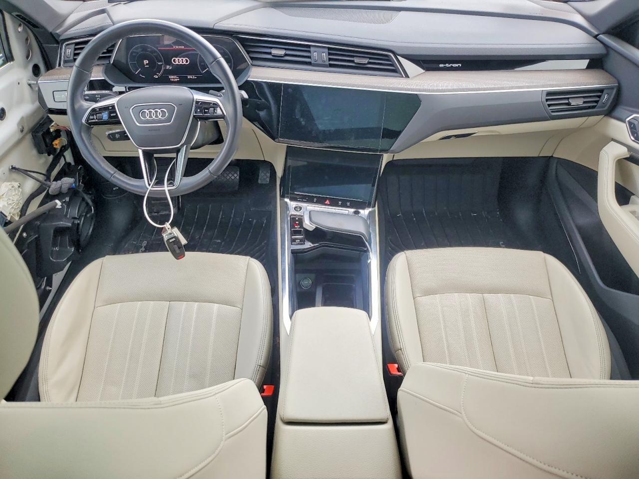 2024 AUDI Q8