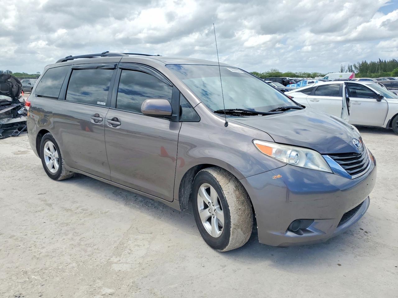 2014 TOYOTA SIENNA