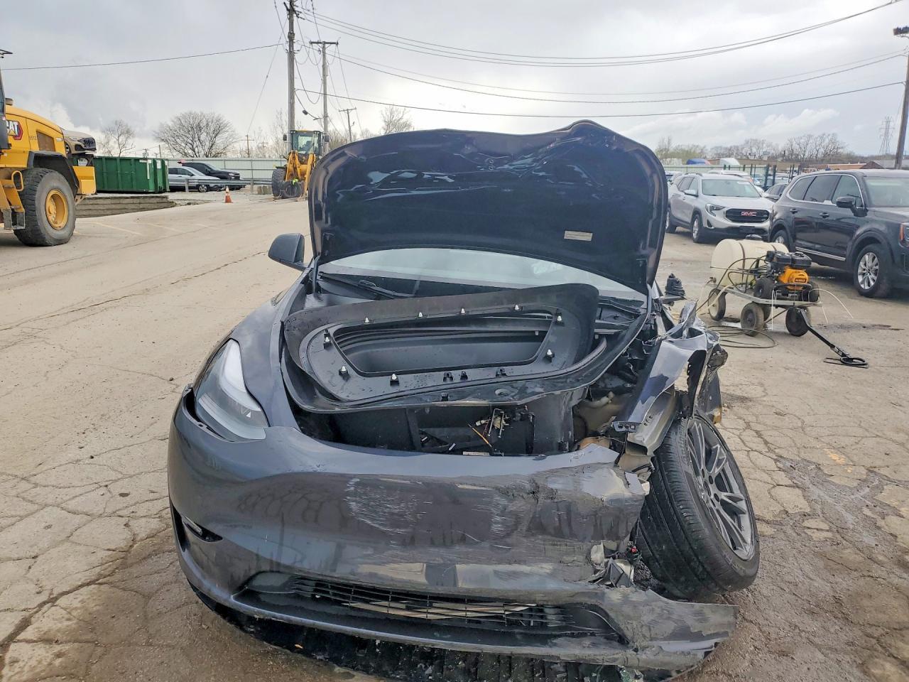 2025 TESLA MODEL Y