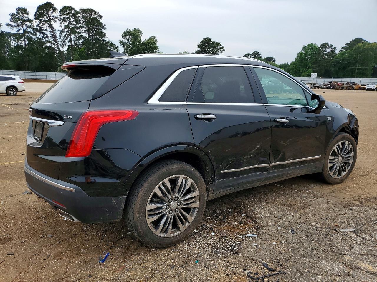 2017 CADILLAC XT5