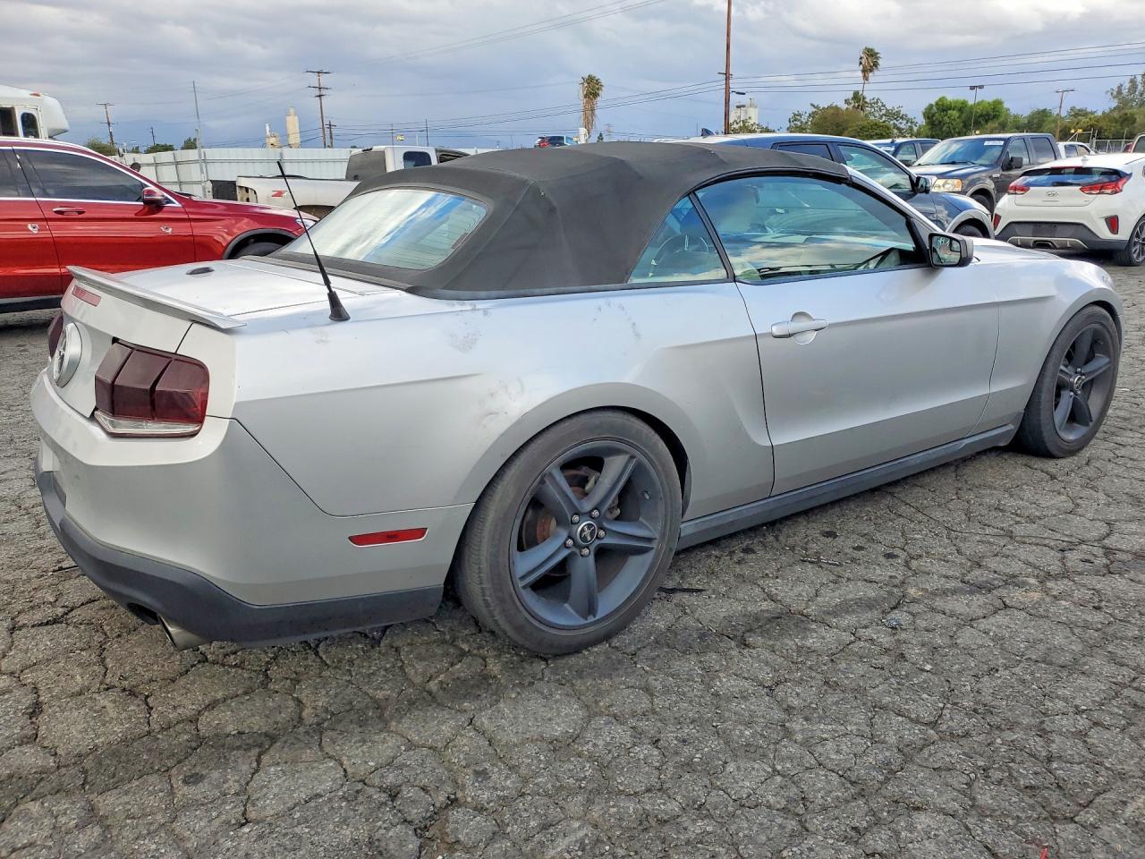 2011 FORD MUSTANG