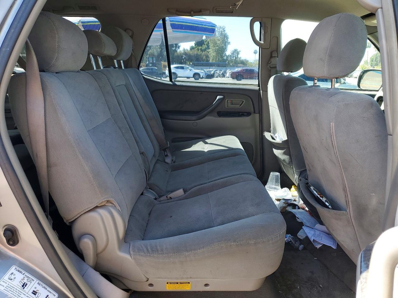 2005 TOYOTA Sequoia