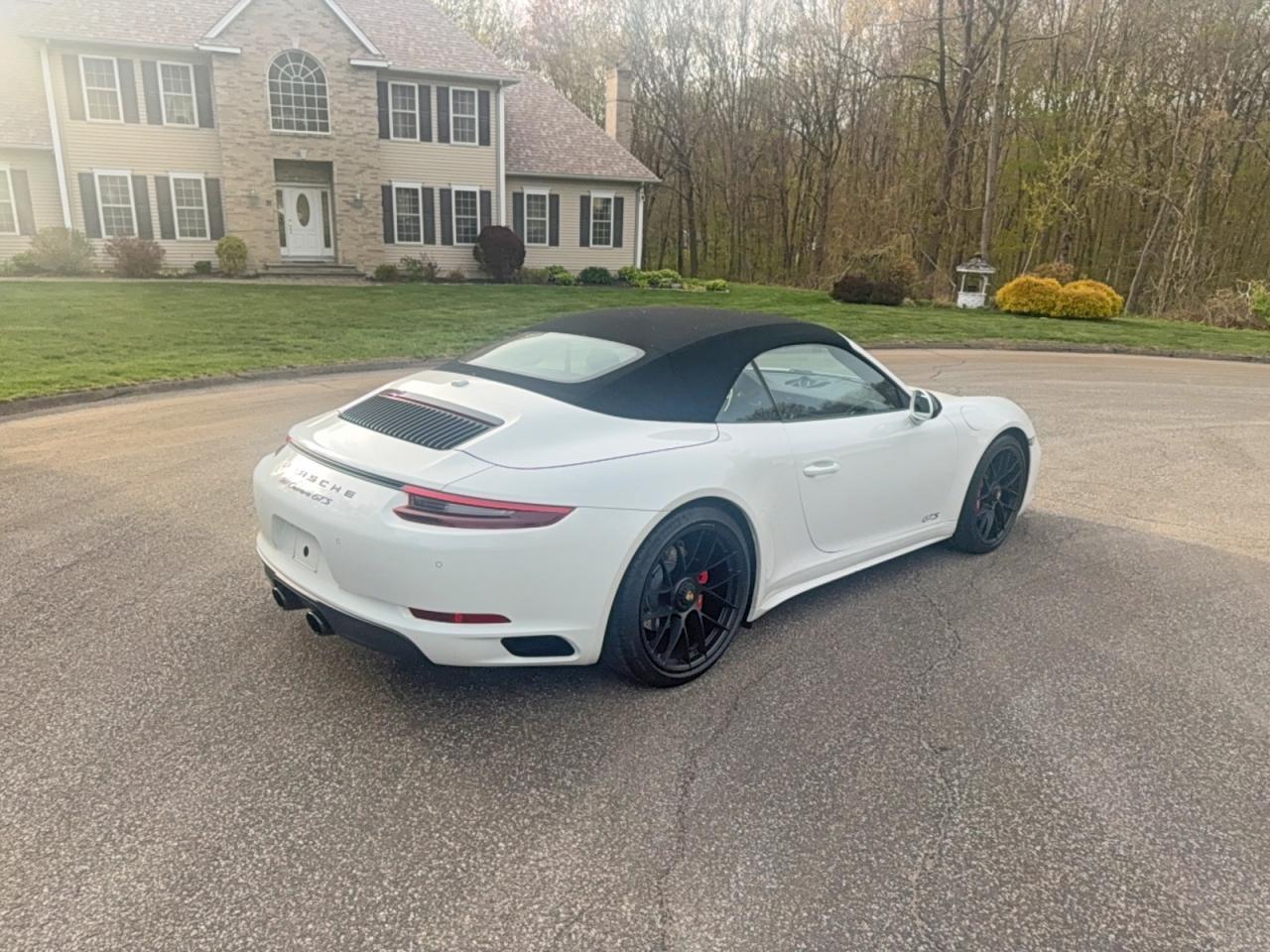 2017 PORSCHE 911
