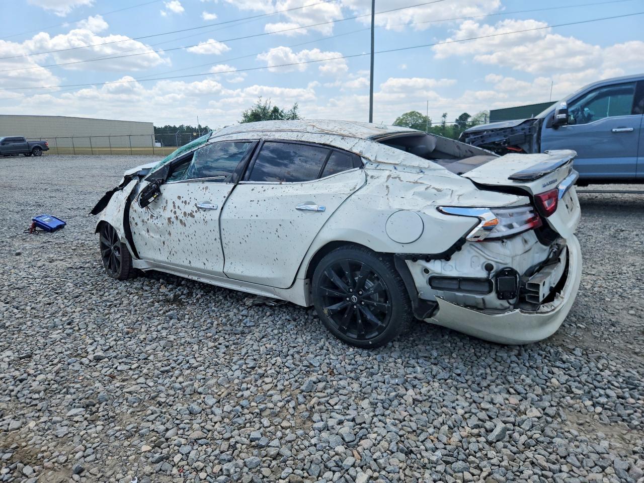 2017 NISSAN Maxima