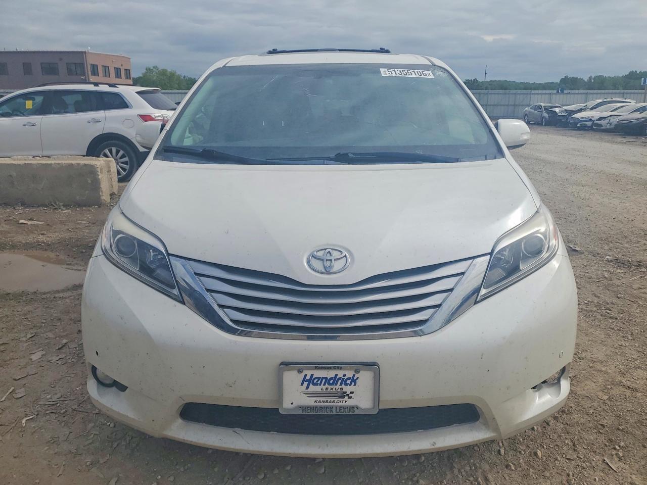 2015 TOYOTA SIENNA