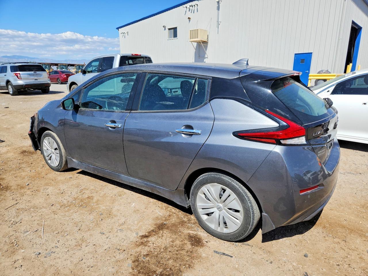 2025 NISSAN LEAF