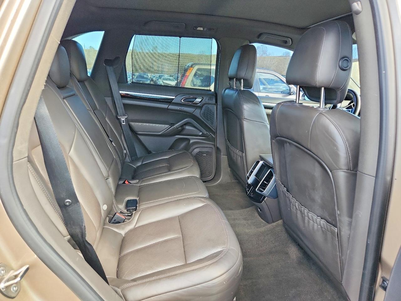 2016 PORSCHE CAYENNE