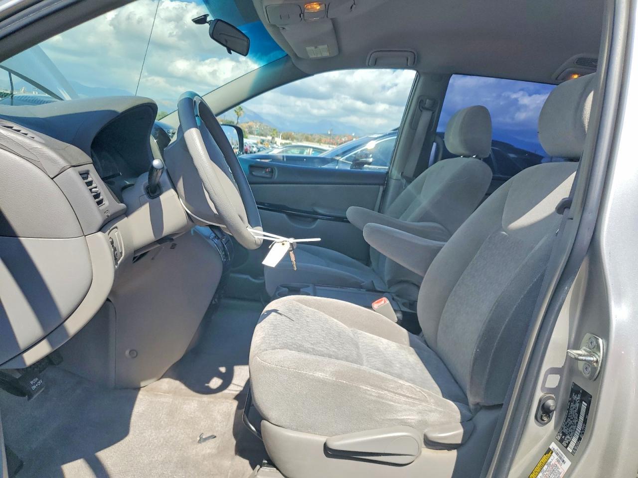 2005 TOYOTA SIENNA
