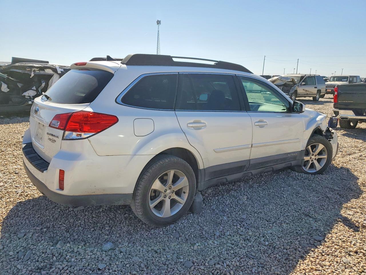 2013 SUBARU Outback