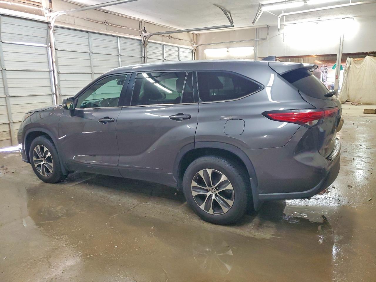2022 TOYOTA HIGHLANDER