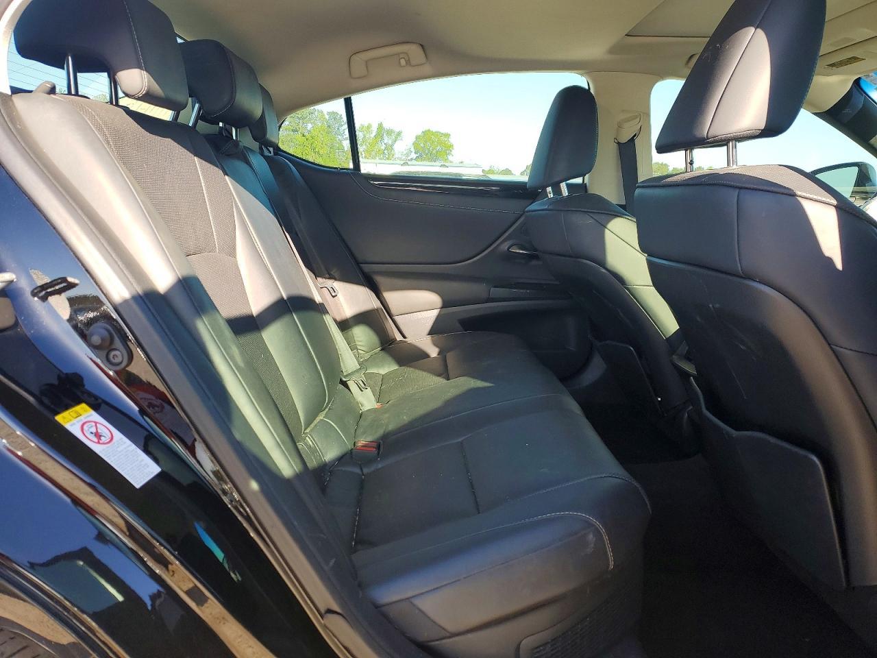 2019 LEXUS ES 300H