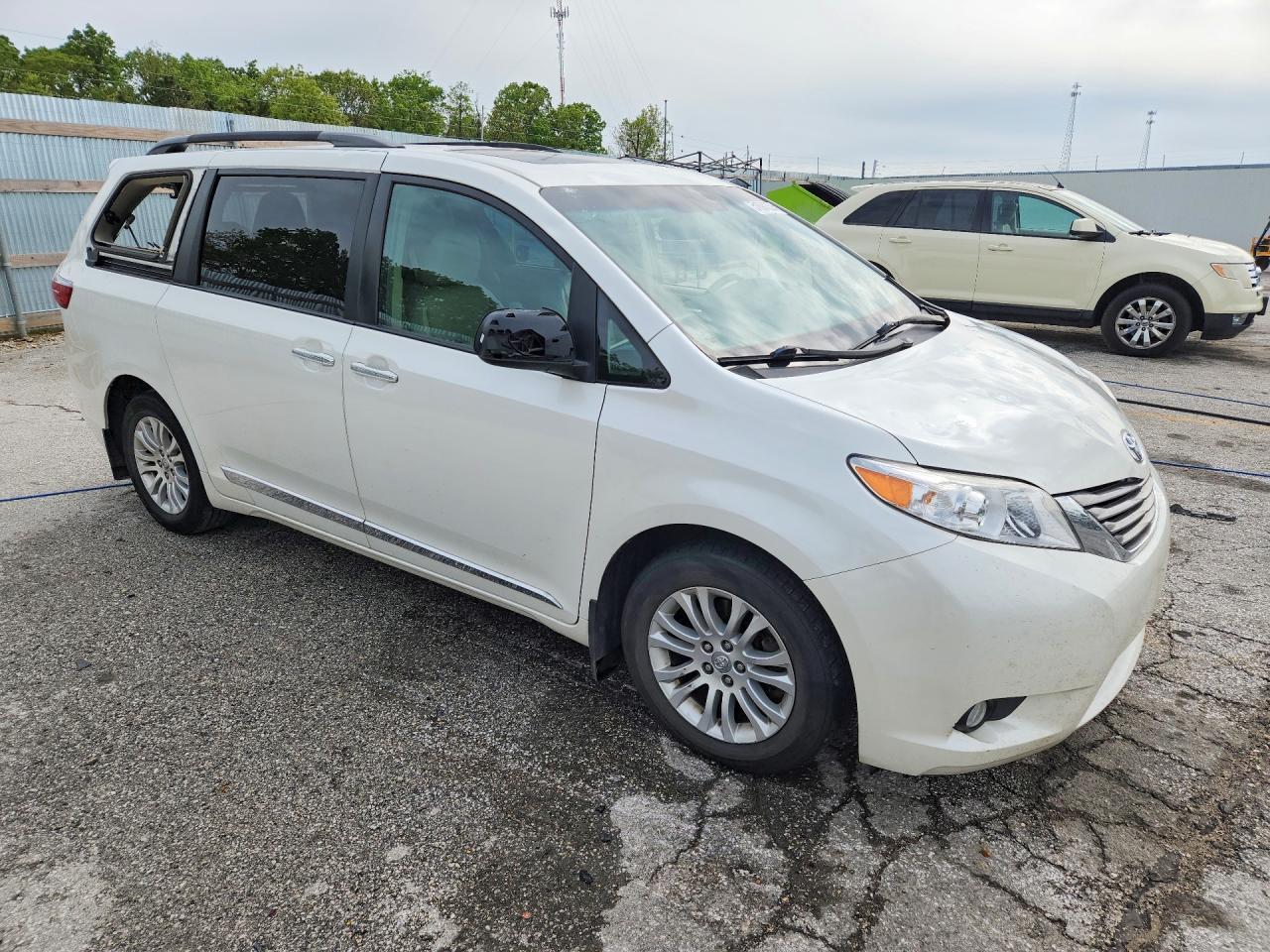 2017 TOYOTA SIENNA