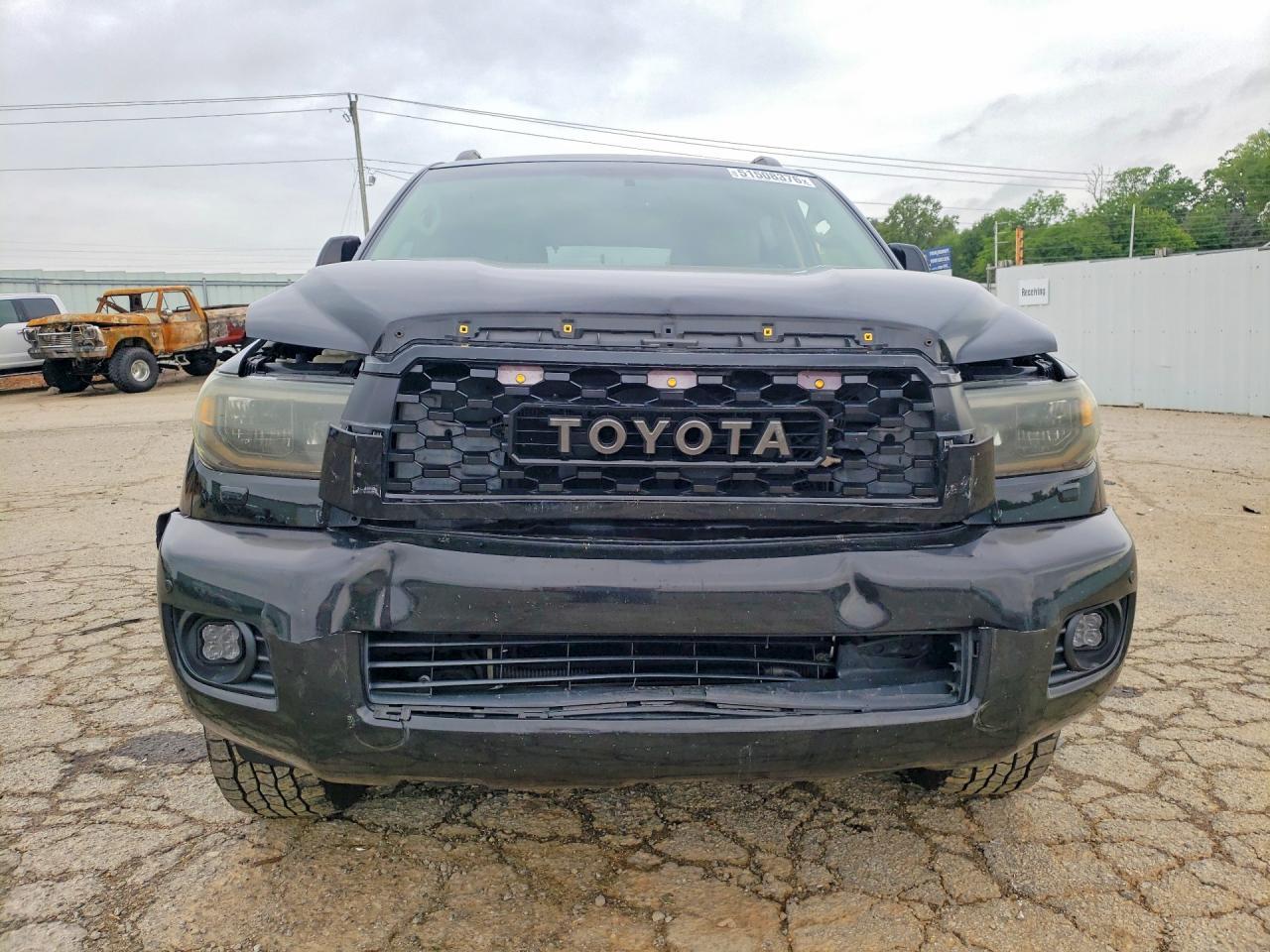 2011 TOYOTA Sequoia
