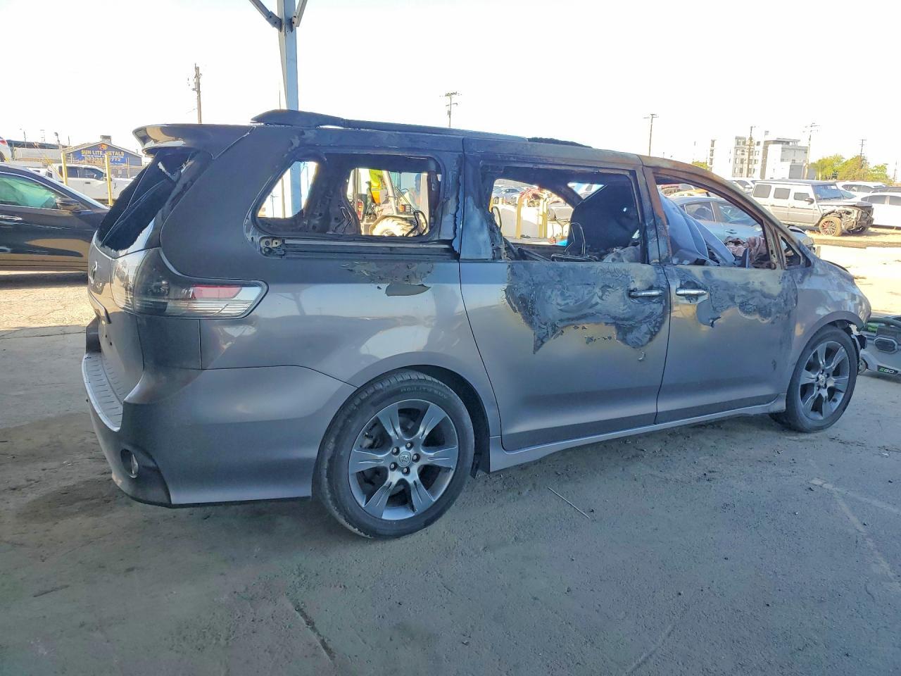 2015 TOYOTA SIENNA