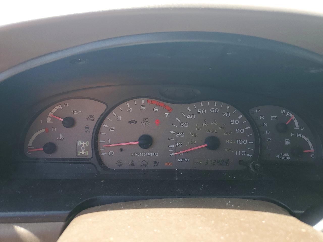 2004 TOYOTA Sequoia