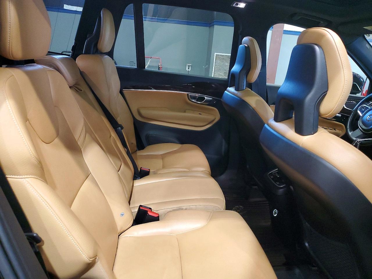 2016 VOLVO XC90