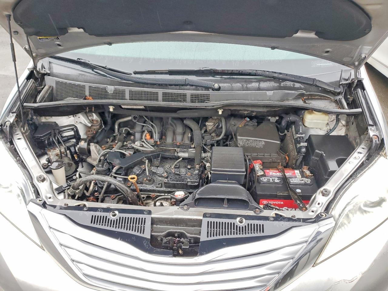 2017 TOYOTA SIENNA