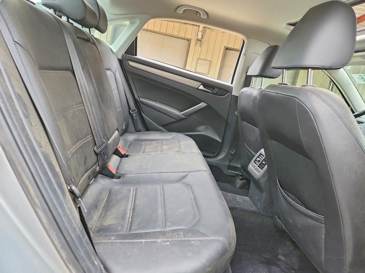 2015 VOLKSWAGEN Passat