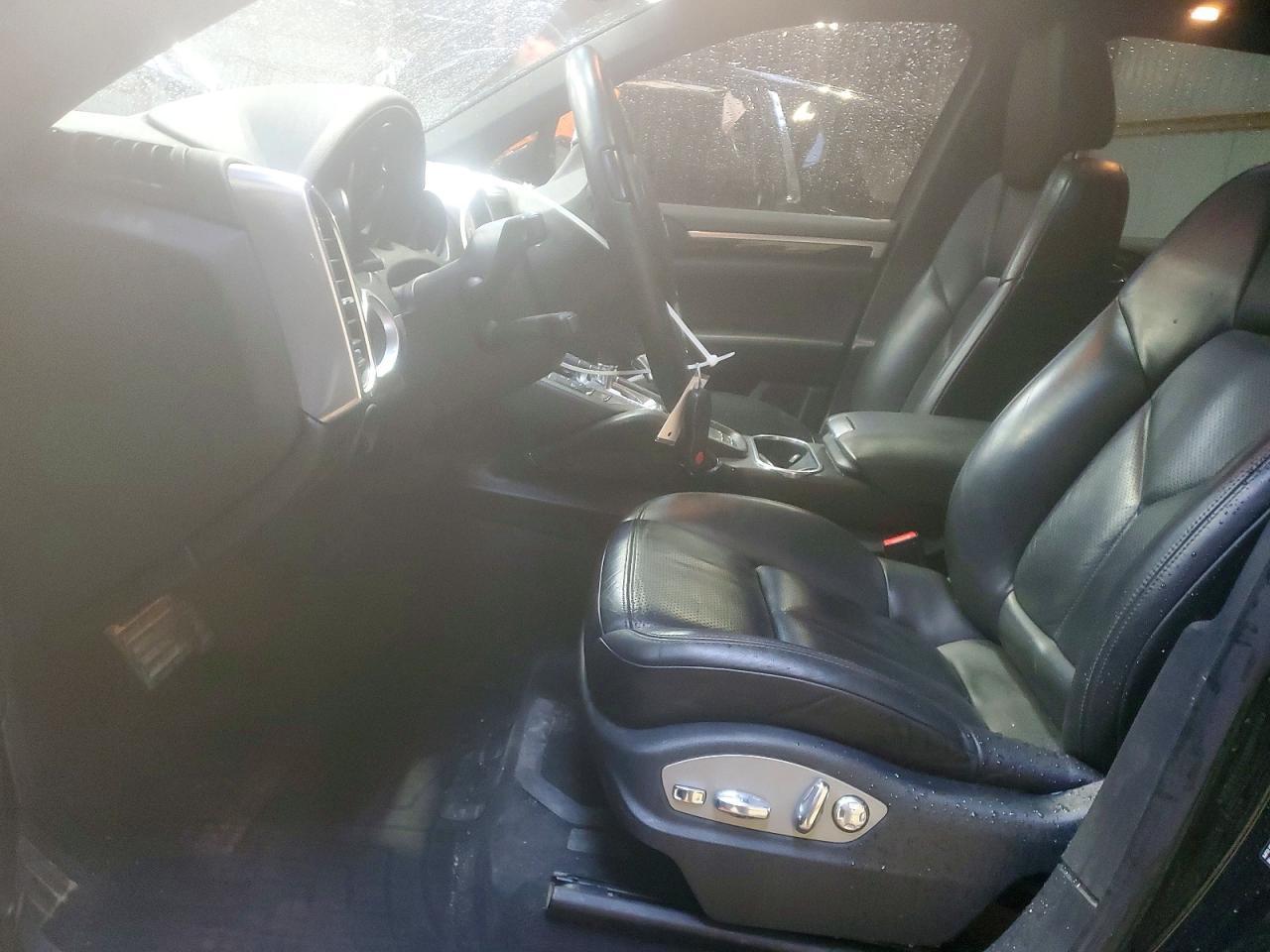 2013 PORSCHE CAYENNE