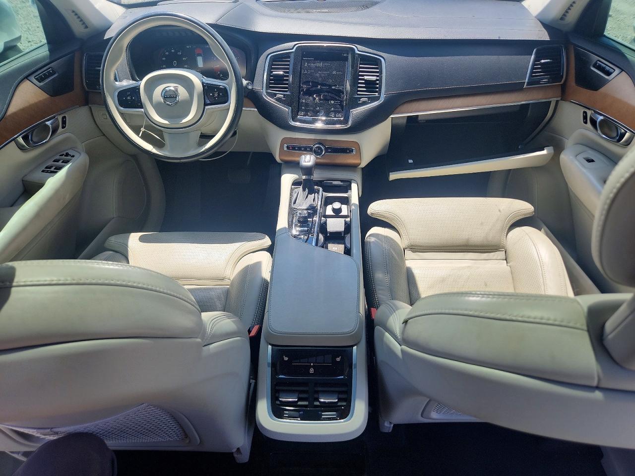 2020 VOLVO XC90