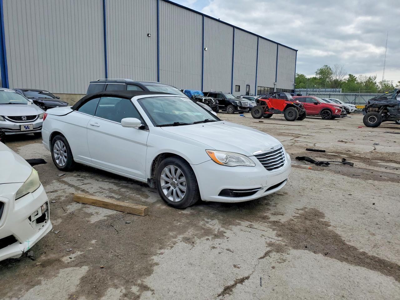 2013 CHRYSLER 200