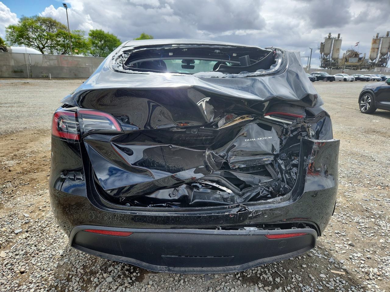 2025 TESLA MODEL Y