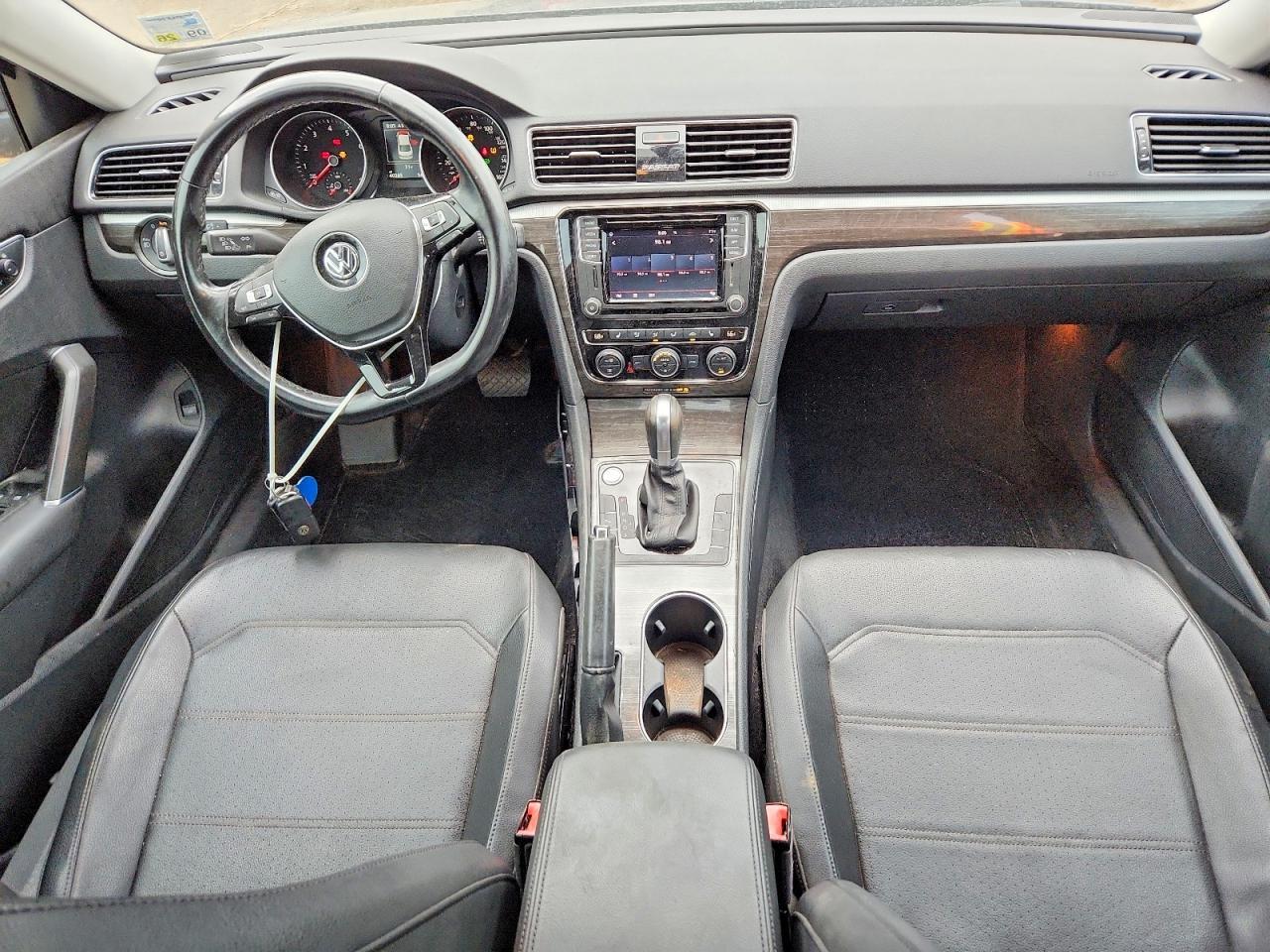 2018 VOLKSWAGEN Passat