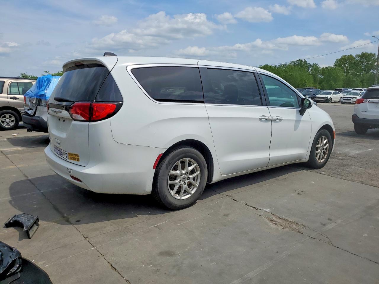2022 CHRYSLER Voyager