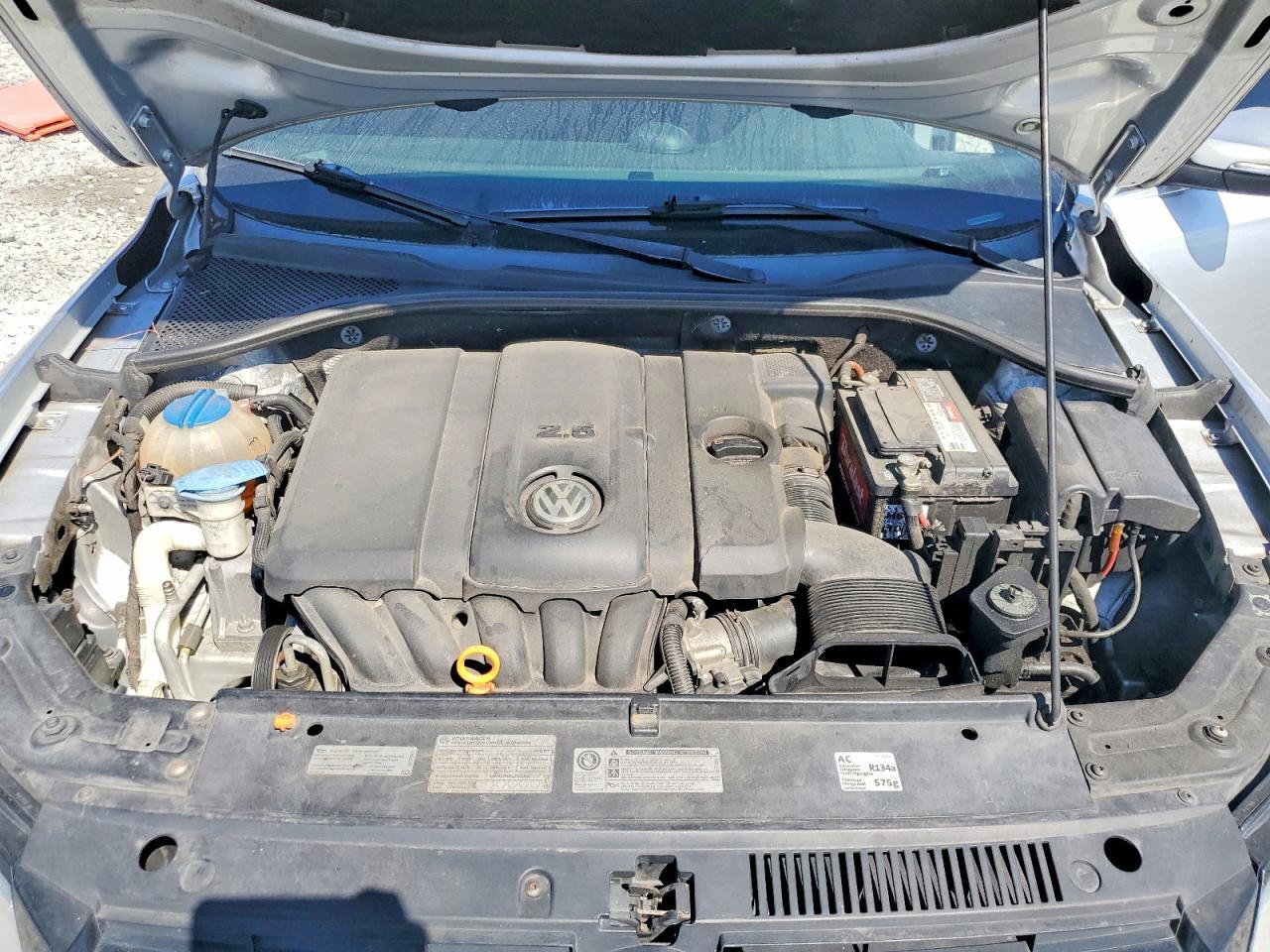 2012 VOLKSWAGEN Passat