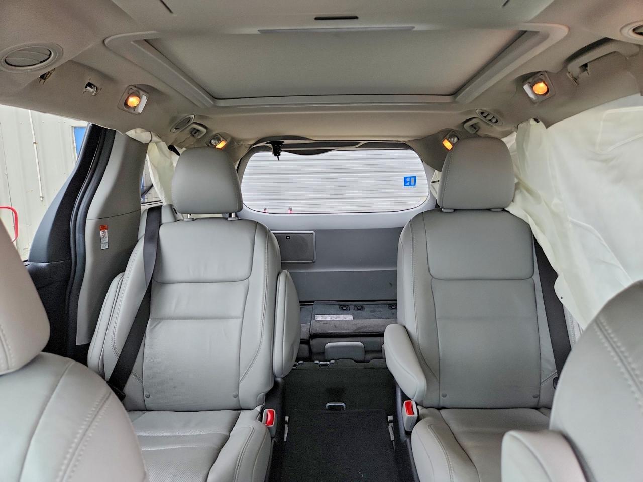 2015 TOYOTA SIENNA