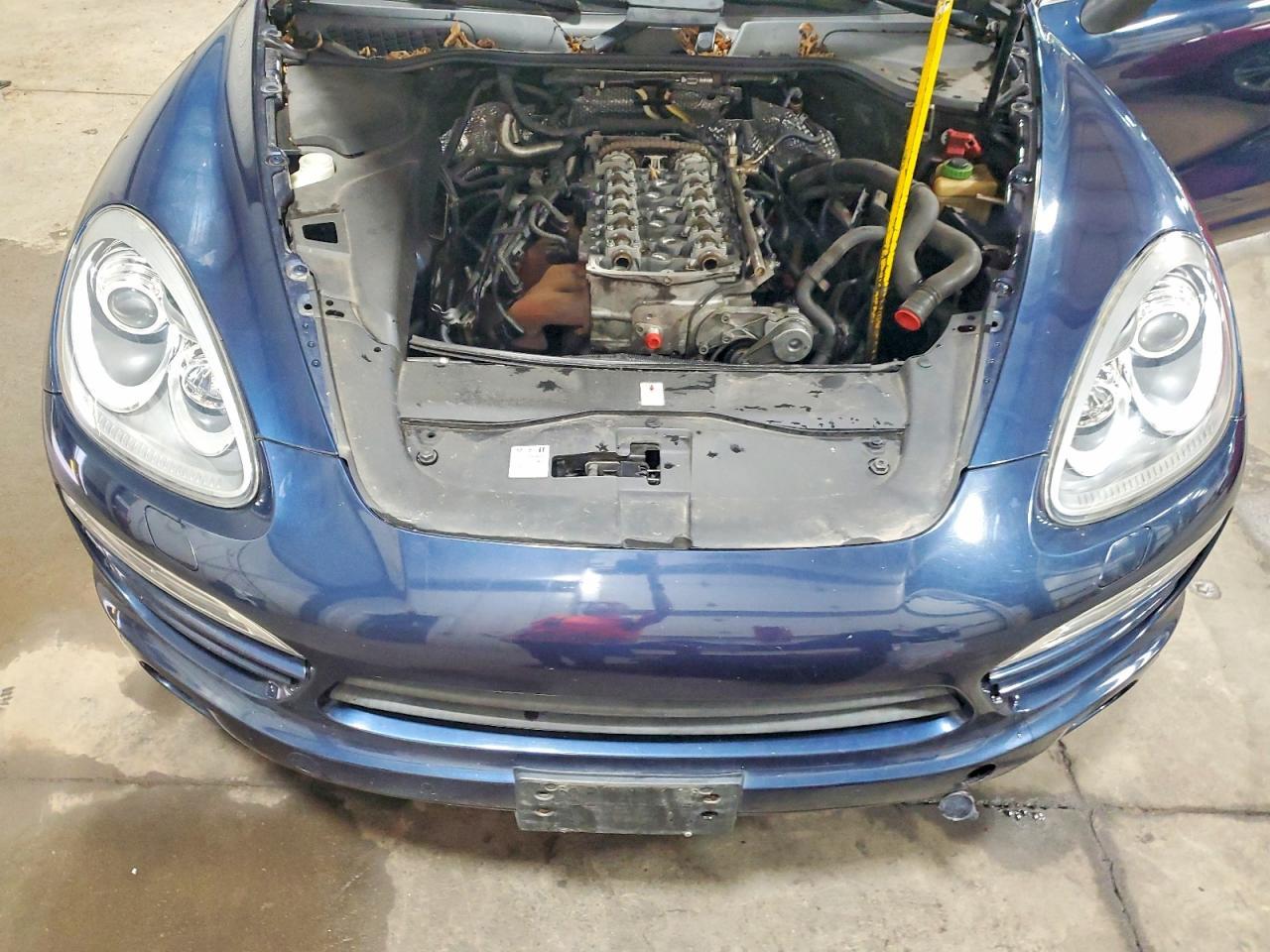 2014 PORSCHE CAYENNE