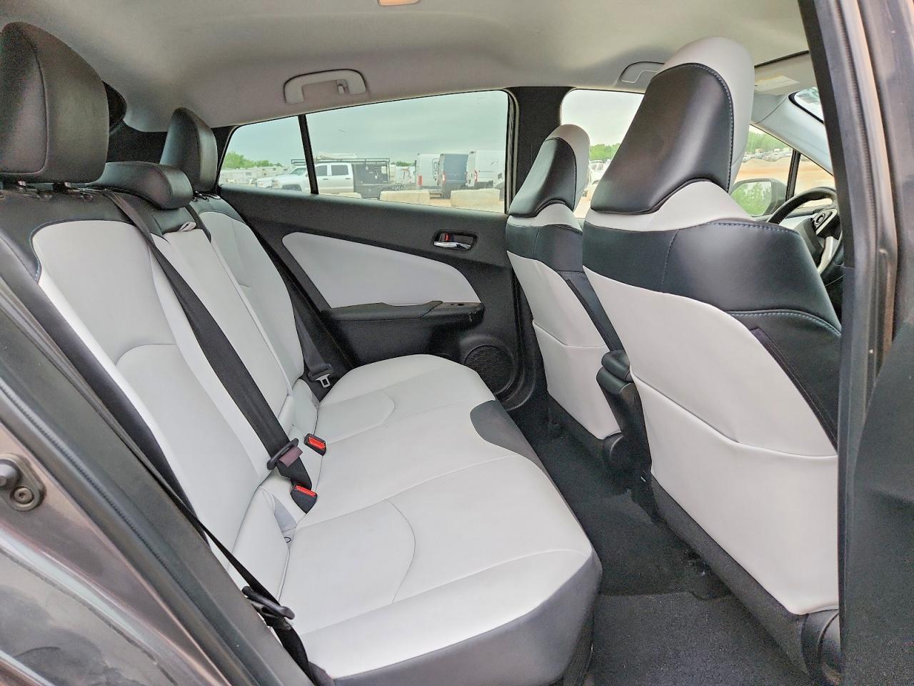 2016 TOYOTA PRIUS